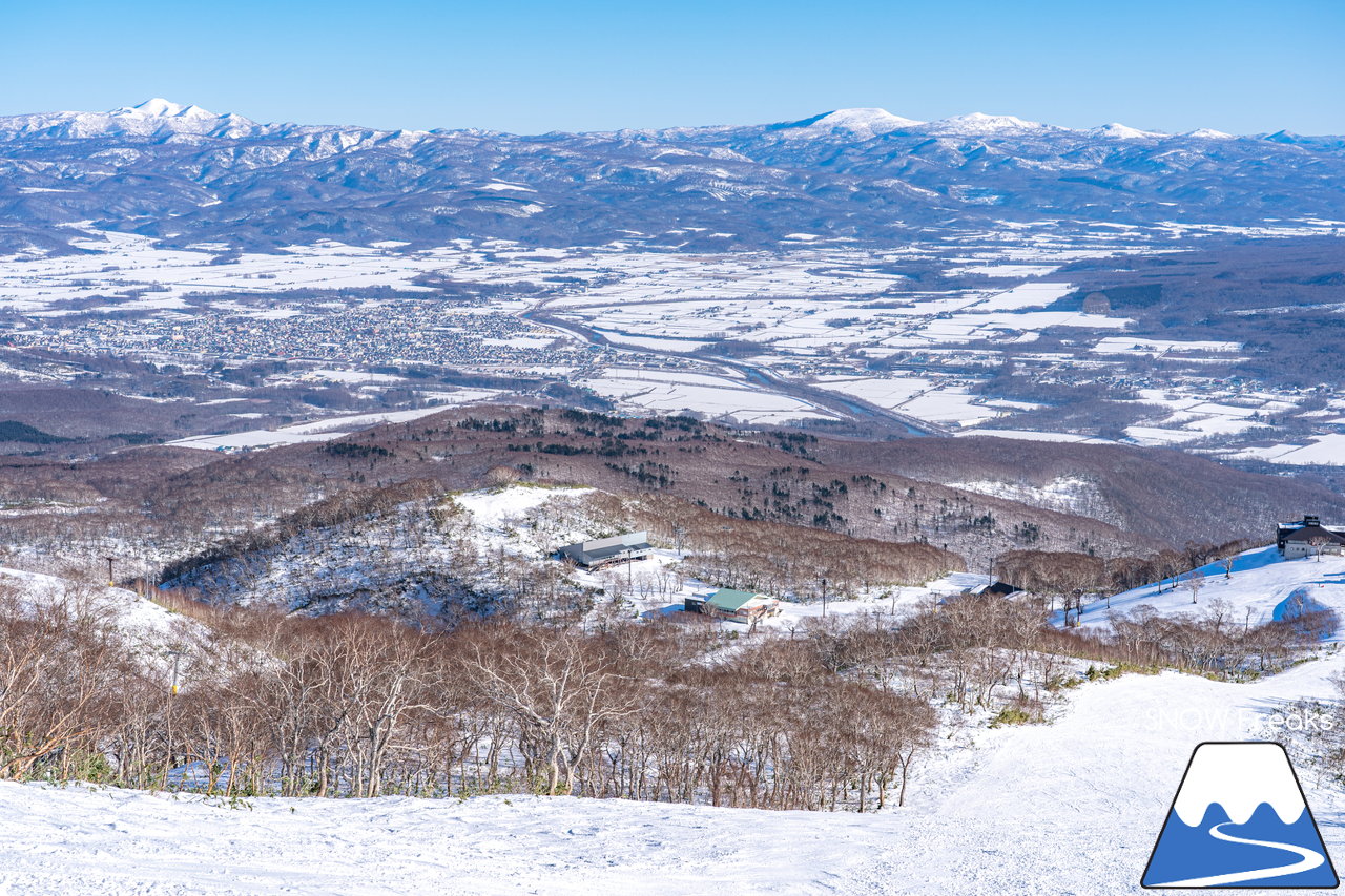 ニセコ東急グラン・ヒラフ｜標高1,000ｍの別世界。最高の青空に恵まれて、羊蹄山も丸見え、感動級の大パノラマ！